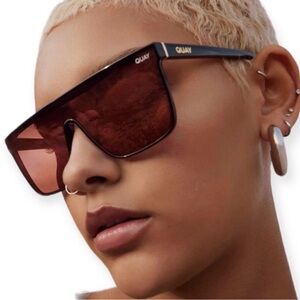 Nightfall Sunglasses in Black & Brown Pink
QUAY